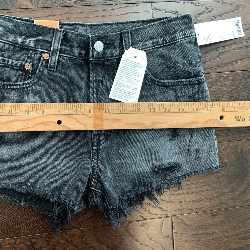 Levi's Women's 501 Shorts Mid Rise Signature Button Sz‎ 27 Black Distressed NWT - Picture 8 of 10